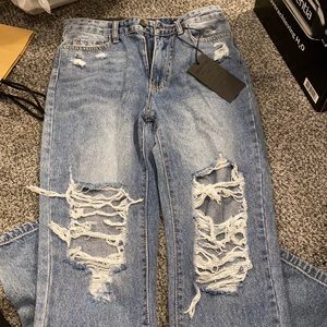 Skinny fries mom jeans